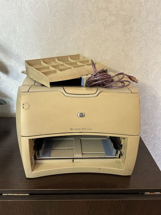 hp LaserJet 1005 series, модем TP-LINK, колонки, сетевой фильтр