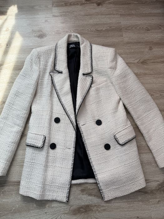Сако от букле Zara.