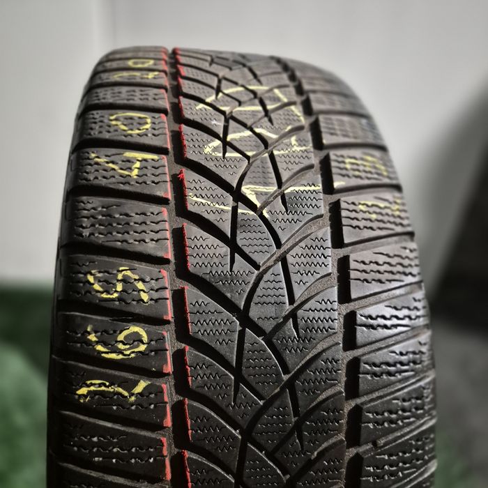 265 40 20 O bucată Goodyear iarnă