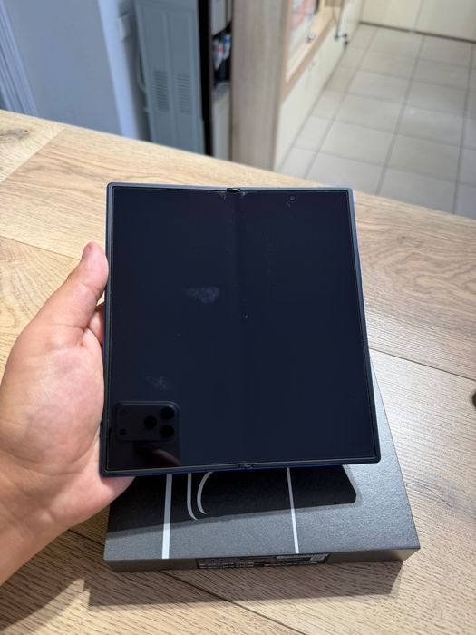 Телефон Samsung Z Fold 7