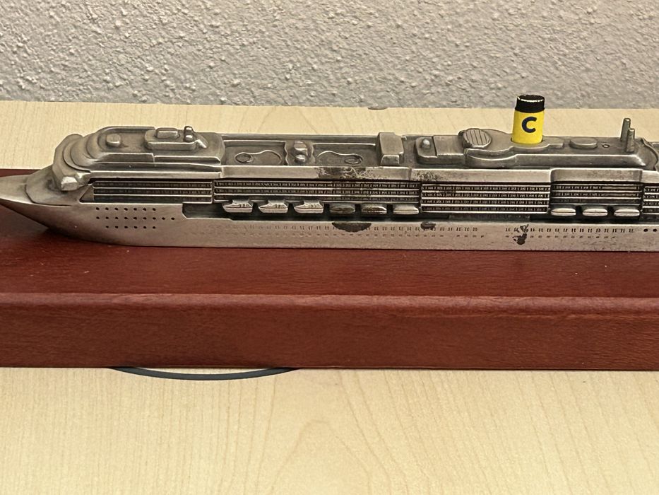 Navă Costa Mediterranea