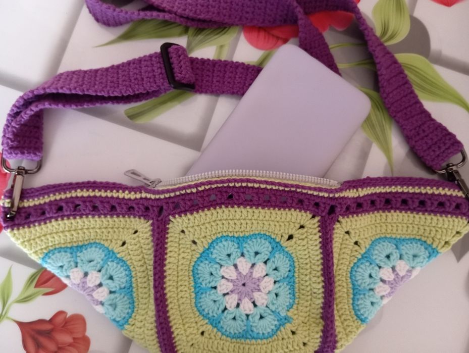 Сумка кроссбоди из квадратов.