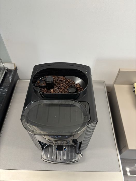 Espressor automat Krups Essential EA81P070