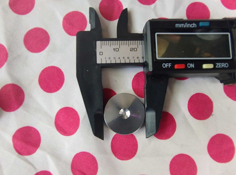 Set 4 Bucati Suport Spike-uri pentru boxe.