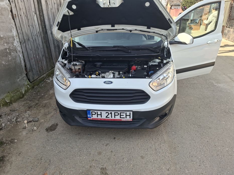 Vand sau schimb cu o masina cu locuri dubita ford courier in stare per