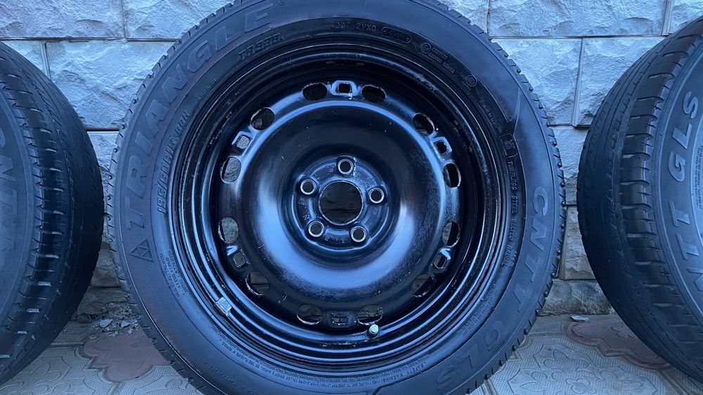 Продам комплек шин с дисками