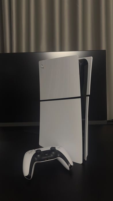 PS5 Slim Disk + Джойстик + 2 игри