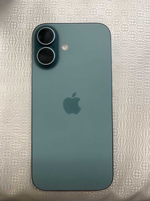 Продам айфон 16 зеленого цвета