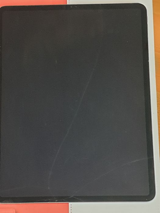 iPad Pro (12,9 inchi) (generația a 3-a).