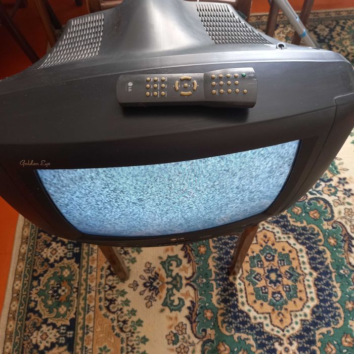 Телевизор LG в хорошем состояние