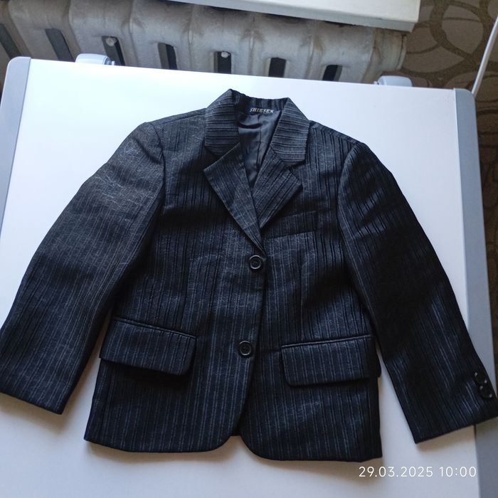 Продам детский костюм новая ни разу неодели