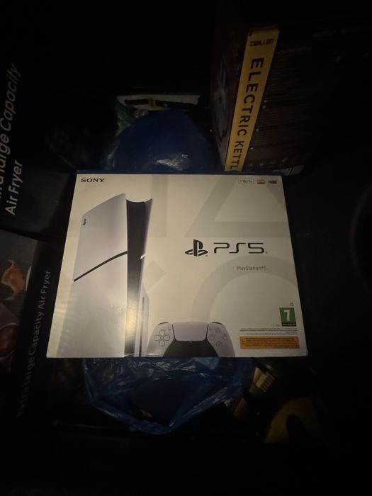 Продам Playstation 5 slim на 1 тб