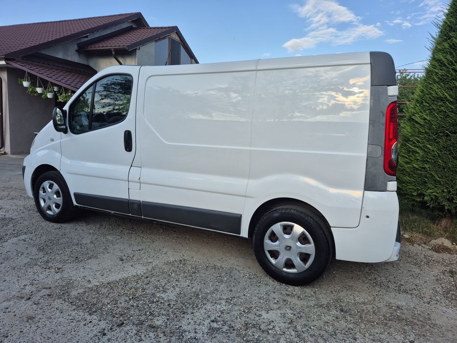RENAULT Trafic 2012 — imagine 2
