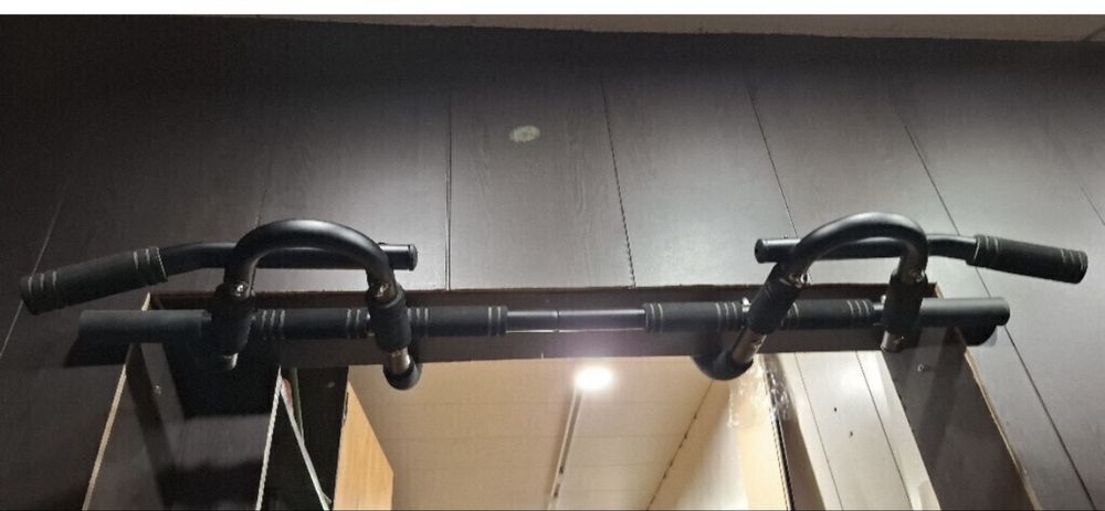 Продам срочно турник проем