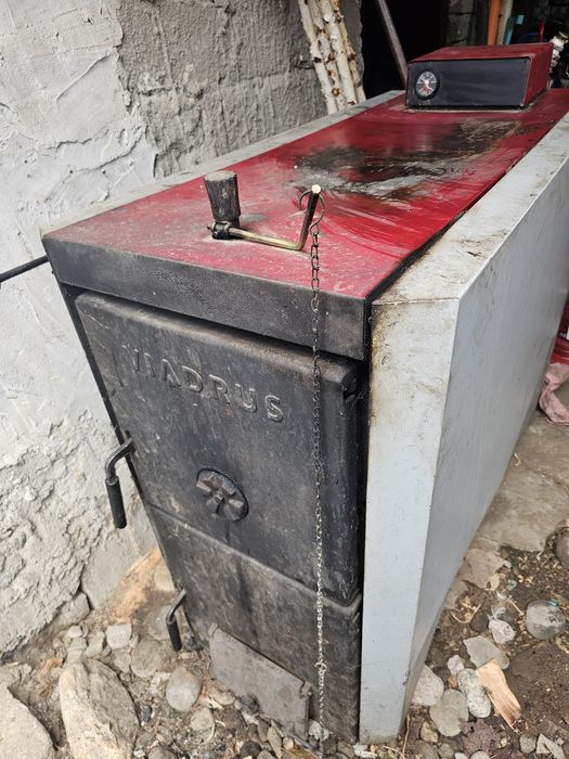 Centrală viadrus 50kw pe lemne! Are un element intermediar fisurat.!