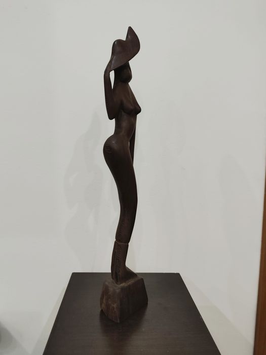 Дървена ръчно резбована фигура – Африкански стил, 42 см