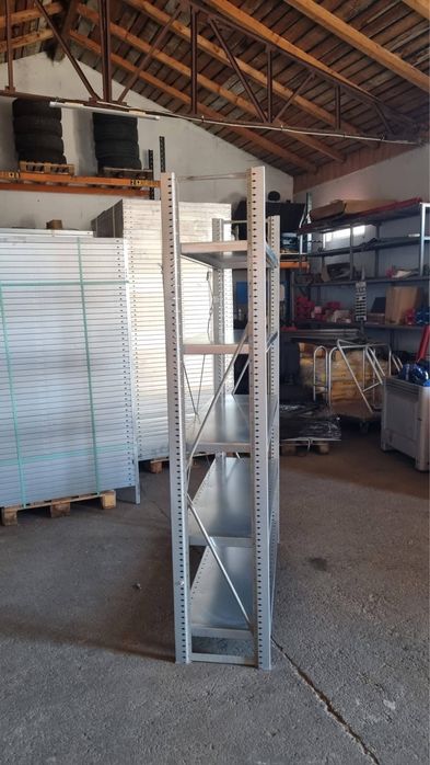 Rafturi metalice de arhiva