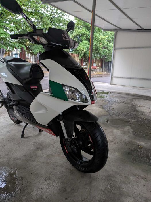 Скутер Aprilia sr50