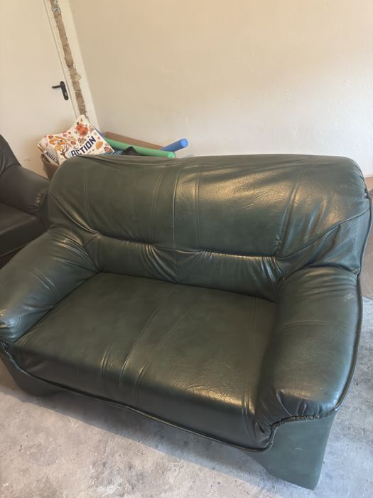 Зелен диван от естествена кожа