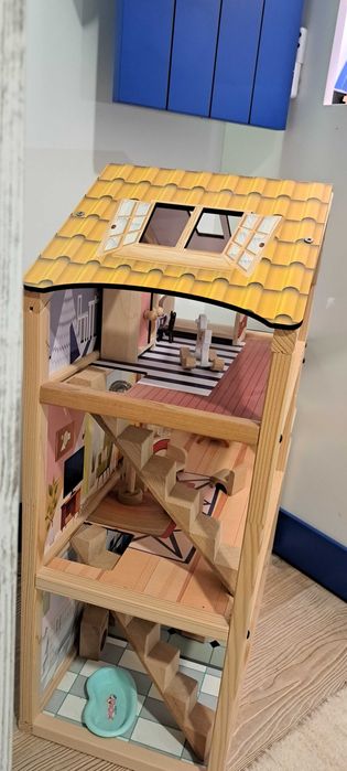 Дървена Къща за кукли