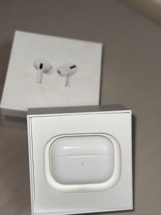Продам air pods pro . Оригинал, с коробкой
