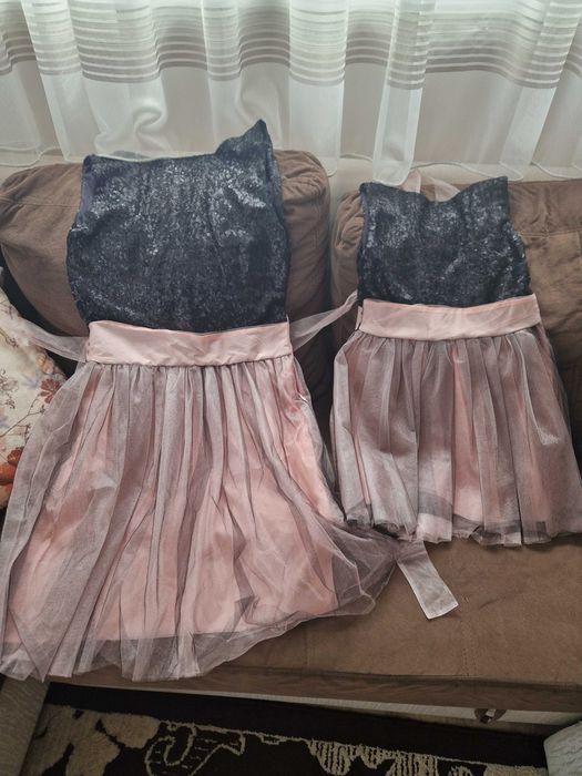 Еднакви рокли за момиче и майка ! Дамската рокля е размер s ,