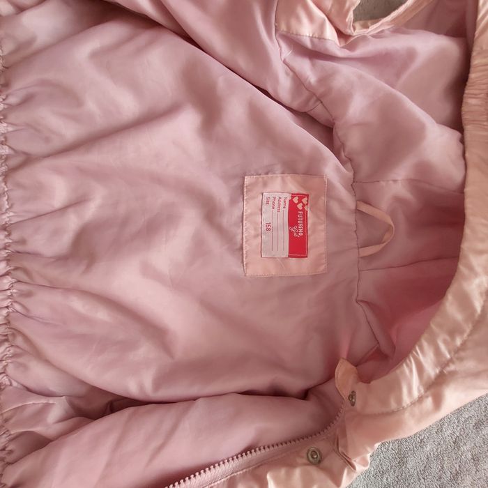 Продам куртки на девочку