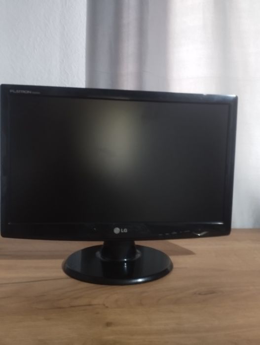 рабочий широкоформатный монитор LG Flatron W2043S. (1600x900(16:9)