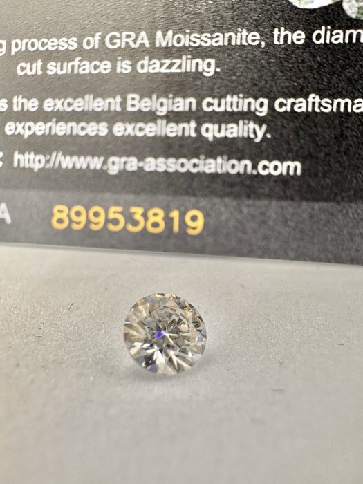 Диамант 0.6 карата, мойсанит за бижу и подарък