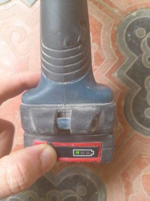 Шруповерт Bosch      .