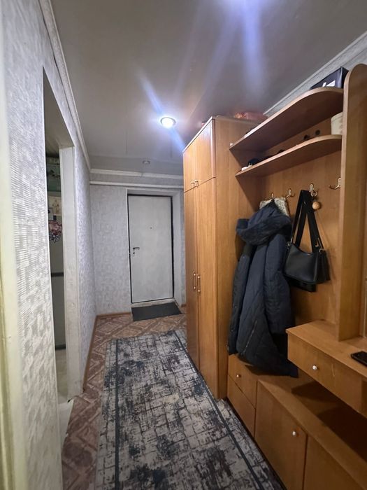 2 бөлмелі үй жақсы,жарық,жылы.