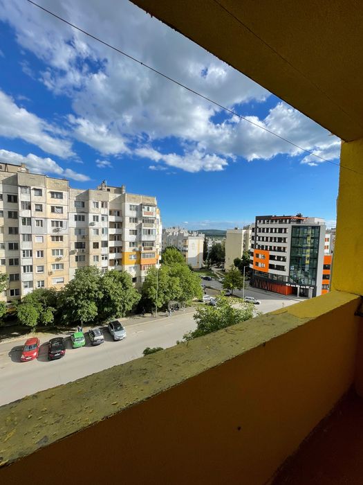 Дава под наем ап. с три спални в Железник - запад по спирка и Си Би Ес