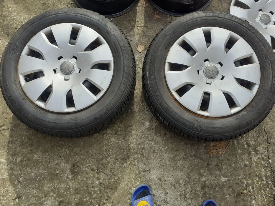 Vand jante originale Audi pe 16 cu cauciucuri de iarna 205 55 r16