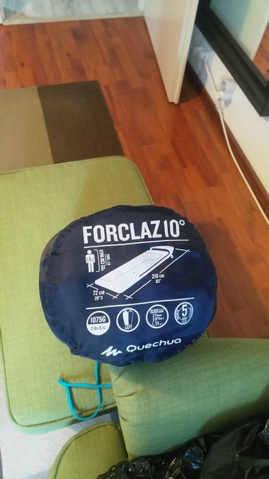 Set camping Quechua: cort 2 persoane + 2 saci de dormit + saltea