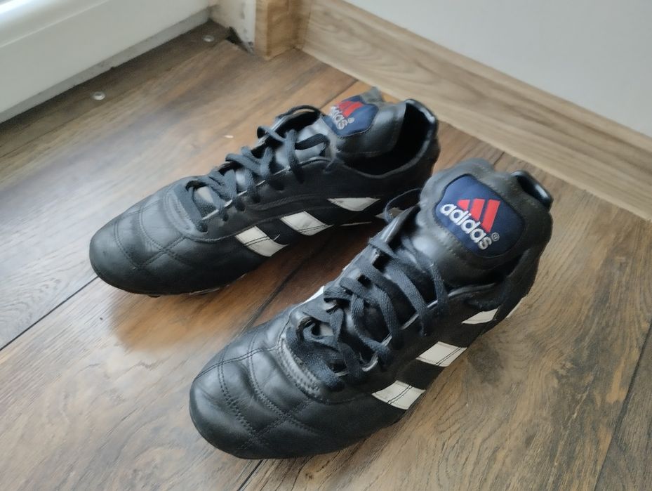 Продавам кожени бутонки ADIDAS