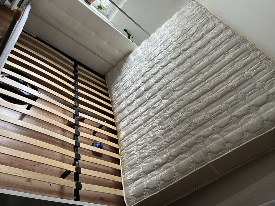 Продам кровать с матрасом