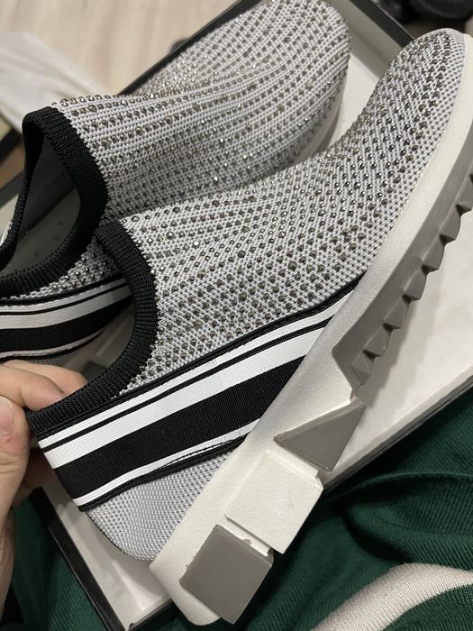 Новая обувь из ткани