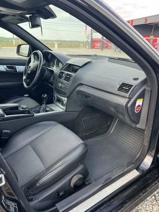 Vând  Mercedes c220 w204