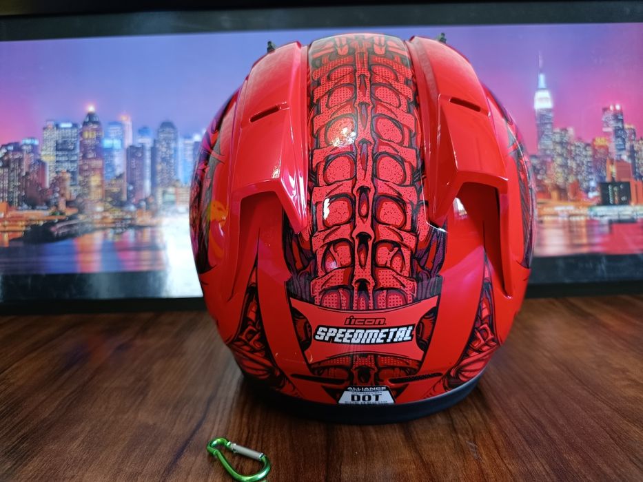 Мото шлем от бренда ICON original