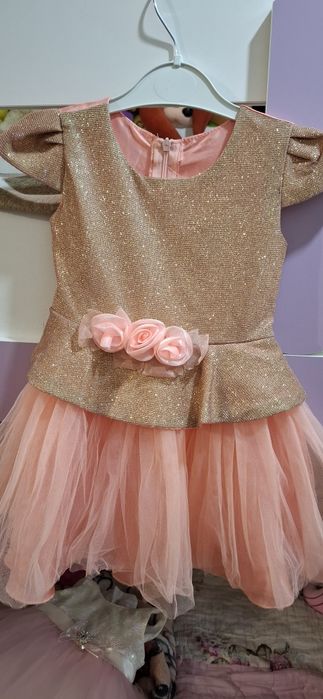 Продам платья детские