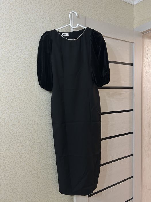 Продам стильное,новое,чёрное платье