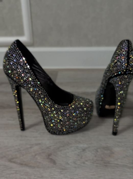 Туфли со стразами