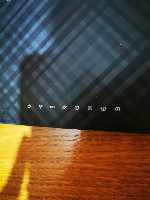 Router Wireless Asus + camera web Logitech cu cd-uri de instalare