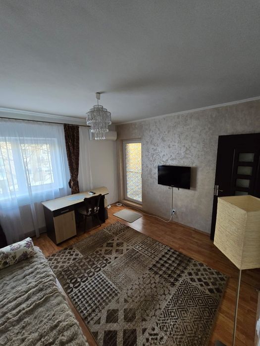 Inchiriez garsoniera Str.Nicolae Bălcesc,decomandată,utilată