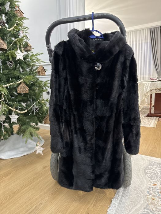 Продам шубу черную.