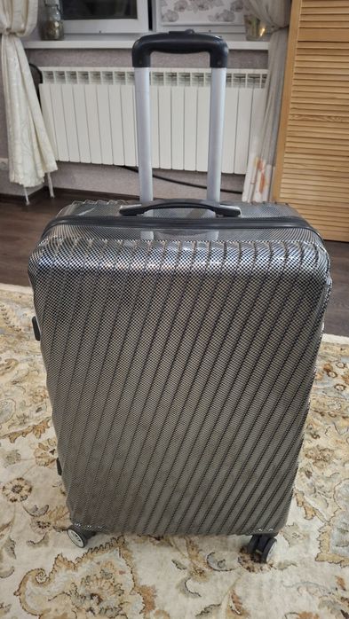 Чемодан дорожный