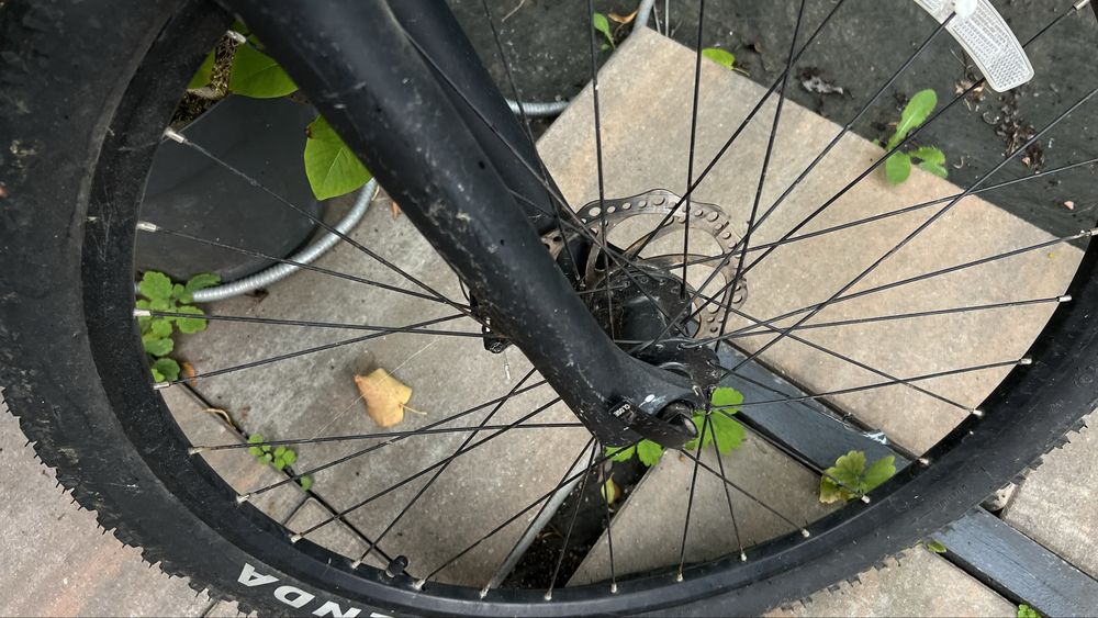 Vând Bicicletă Mountain Bike Carrera Vengeance – Mărime L (Cadru Negru