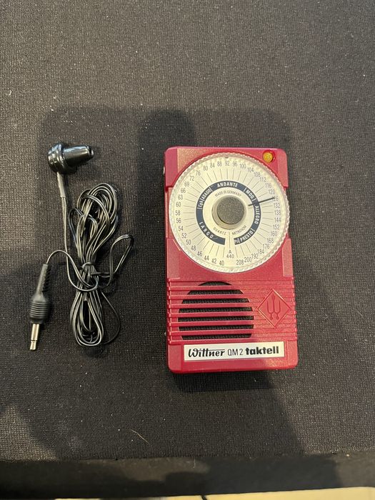 Немски кварцов метроном Wittner за пиано със слушалки