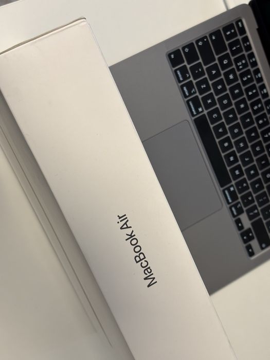 Macbook Air 2020 13” A2179 256 GB Intel Core i3 8GB