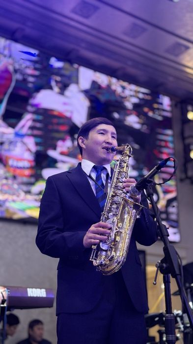Саксафонист Астана  {Живая музыка}.